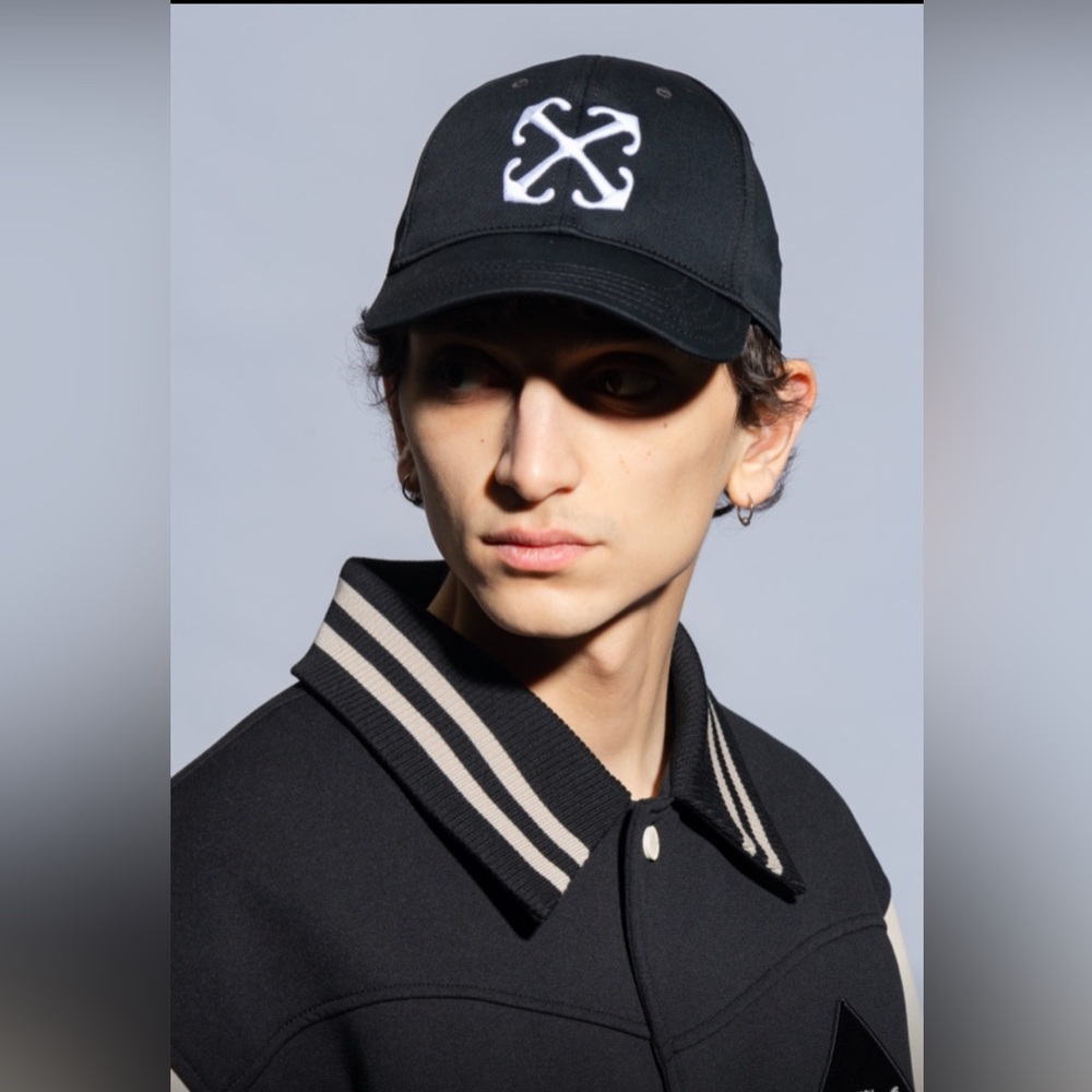OFF WHITE ARROW EMBROIDERED LOGO BASEBALL COTTON CAP SIZE MEDIUM IS BRAND NEW
